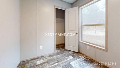 438 Finson Rd in Bangor, ME - Foto de edificio - Building Photo