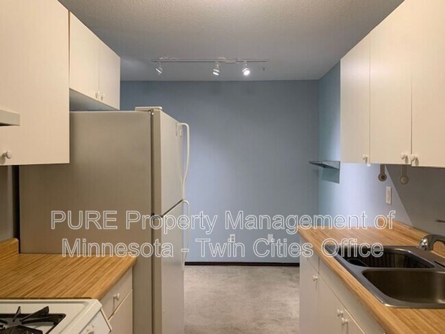 8045 Xerxes Ave S in Minneapolis, MN - Building Photo - Building Photo
