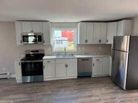 118 Western Ave in Auburn, ME - Building Photo