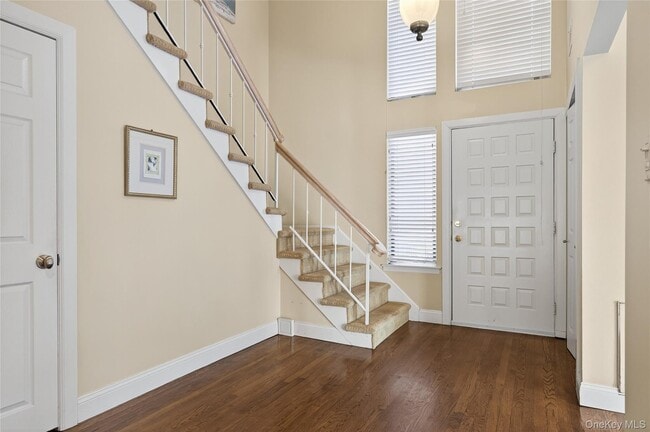 7 Meadowood Dr in Jericho, NY - Building Photo - Building Photo