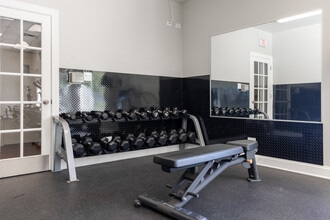 Waterford Place Apartments in Arlington Heights, IL - Building Photo - Interior Photo