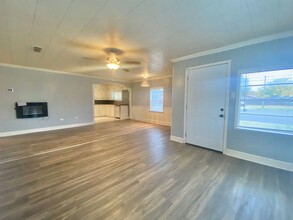 4402 57th St in Lubbock, TX - Foto de edificio - Building Photo