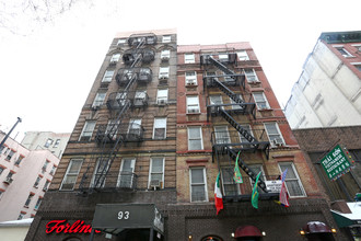 91-93 Baxter St in New York, NY - Building Photo - Building Photo