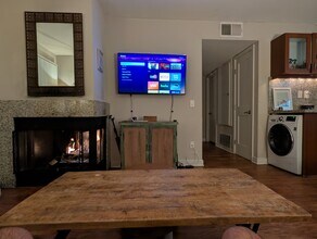 1265 N Crescent Heights Blvd, Unit 1 in West Hollywood, CA - Building Photo - Building Photo