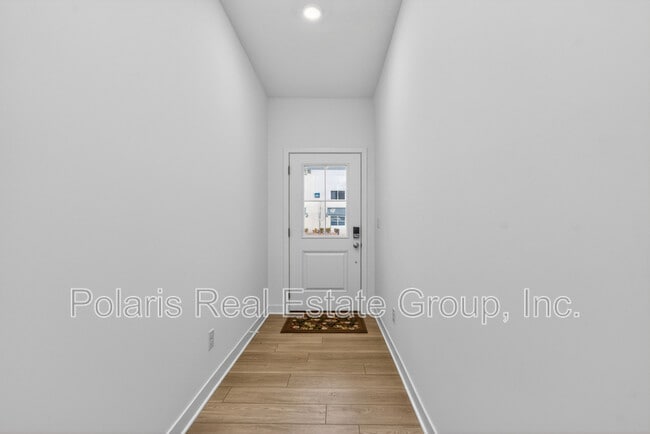 7555 Marin Pkwy in Cumberland, IN - Foto de edificio - Building Photo