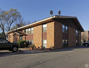 410 33rd Ave N in St. Cloud, MN - Building Photo - Building Photo