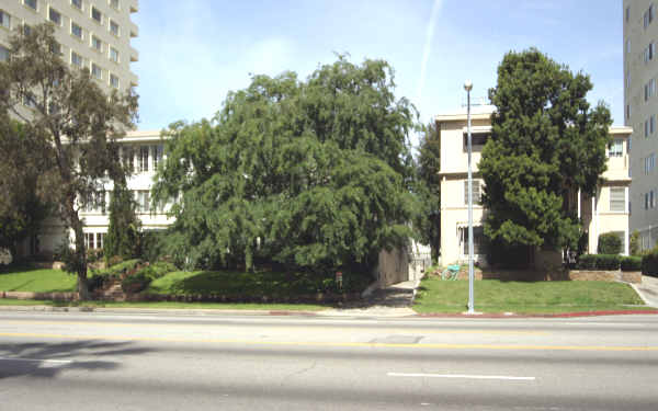 10777 Wilshire Blvd in Los Angeles, CA - Building Photo