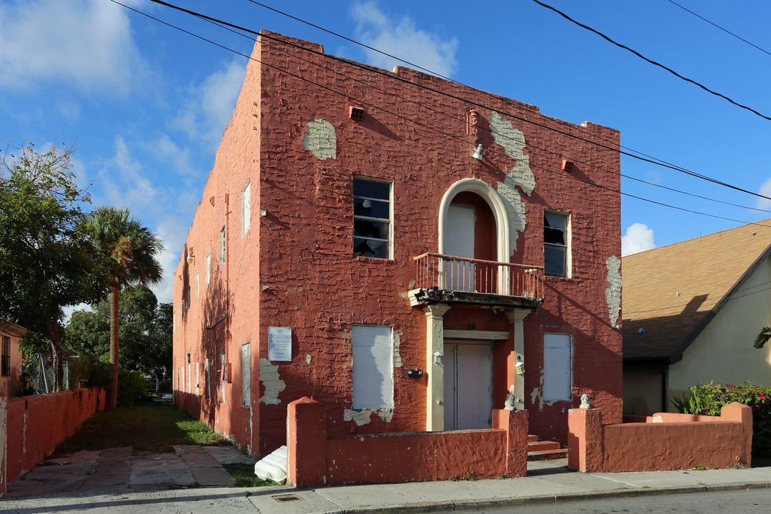 816 13th St in West Palm Beach, FL - Building Photo