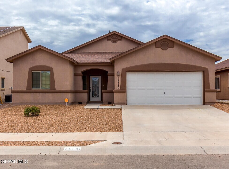 14340 Apache Point Dr in El Paso, TX - Building Photo