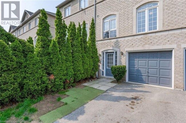 2367 Sutton Dr in Burlington, ON - Building Photo - Building Photo
