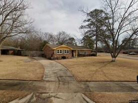 1202 Biscayne Dr in Montgomery, AL - Building Photo