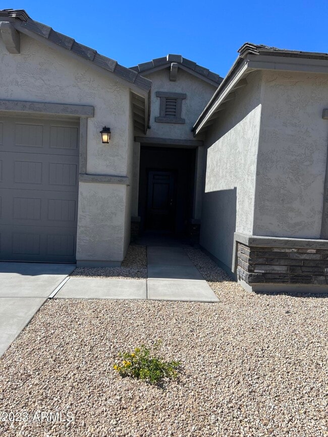 10813 W Bloch Rd in Tolleson, AZ - Building Photo - Building Photo