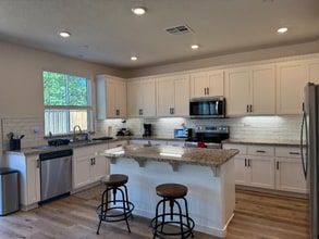 3902 Firestar Way in Sacramento, CA - Building Photo - Building Photo