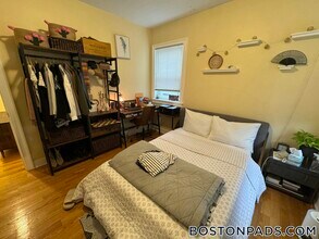10 Jay St, Unit 2 in Somerville, MA - Foto de edificio - Building Photo