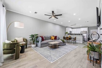 4903 Mallow St in Houston, TX - Building Photo - Building Photo