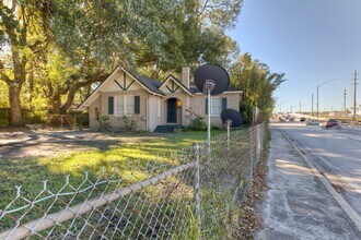 1206 Belvedere Ave in Jacksonville, FL - Foto de edificio - Building Photo