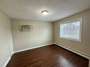 1485 Meadowview Dr in Marion, IA - Building Photo - Building Photo