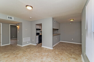 The Retreat at Lakeside Apartments in Jackson, MS - Building Photo - Building Photo