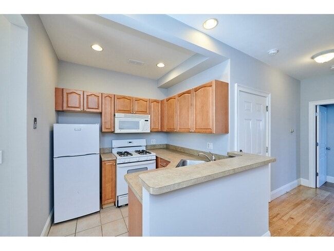 12 Humboldt Pl in Boston, MA - Building Photo - Building Photo