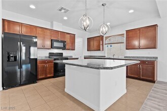 9827 Marietta Cellars Ct in Las Vegas, NV - Building Photo - Building Photo