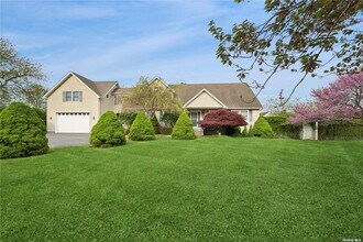 1080 Lands End Rd in Southold, NY - Building Photo - Building Photo