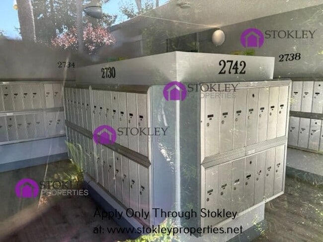 2730 Oak Rd in Walnut Creek, CA - Building Photo - Building Photo