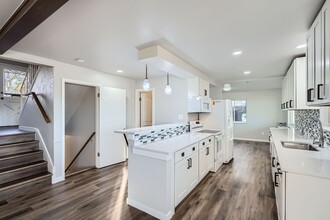 7055 S Costilla St in Littleton, CO - Foto de edificio - Building Photo