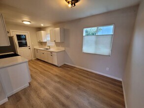 380 Yolanda Ave in Santa Rosa, CA - Building Photo - Building Photo