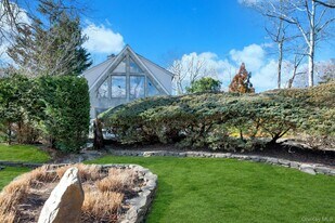 25 Miami Ave in Peconic, NY - Building Photo