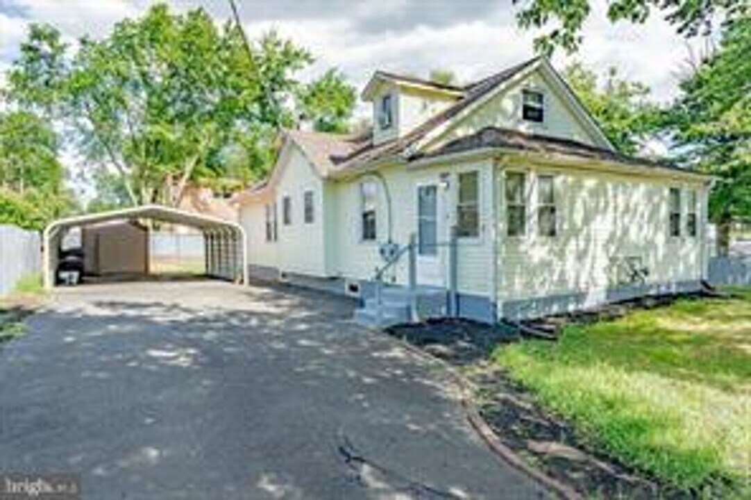 3 Gilbert St in Burlington, NJ - Building Photo