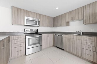 910 West Ave, Unit 0800 in Miami Beach, FL - Building Photo - Building Photo