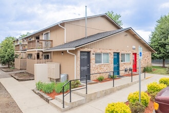 Images Garden View Apartments in Vancouver, WA - Foto de edificio - Building Photo