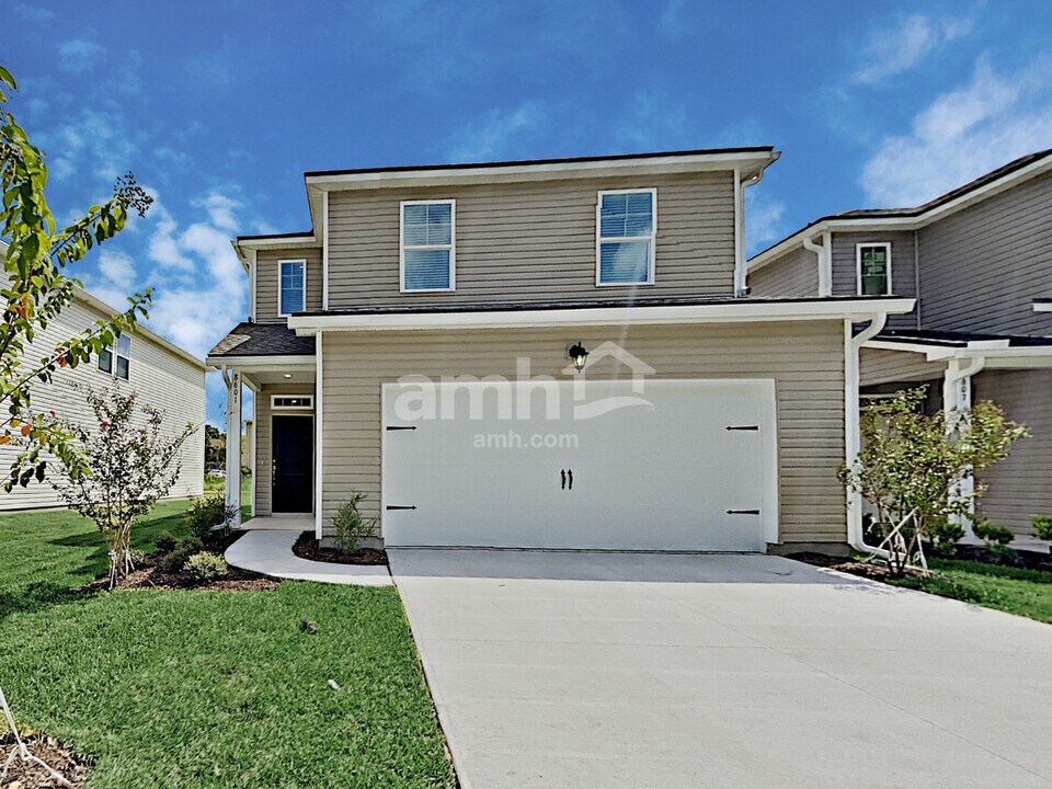 8601 Highfield Ave in Jacksonville, FL - Building Photo