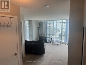 11 Brunel Ct in Toronto, ON - Building Photo - Building Photo