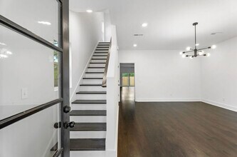 2142 18th Ave N in Nashville, TN - Foto de edificio - Building Photo