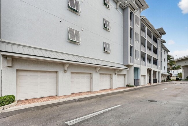 675 NW Flagler Ave, Unit 202 in Stuart, FL - Building Photo - Building Photo
