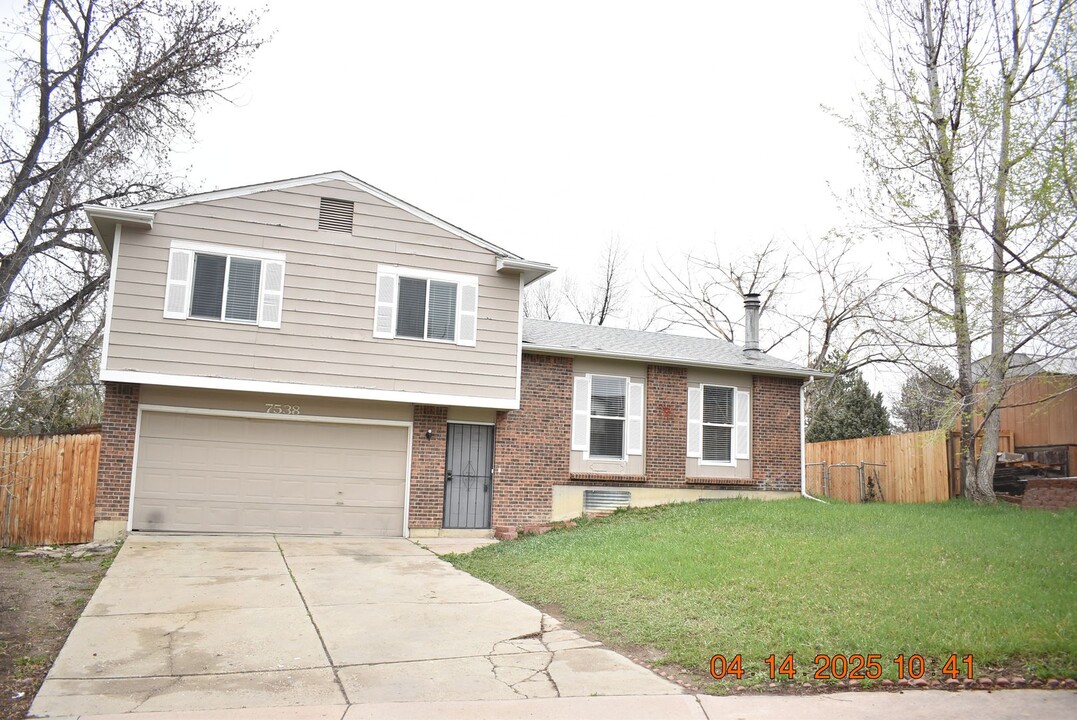 7538 S Holland Ct in Littleton, CO - Foto de edificio