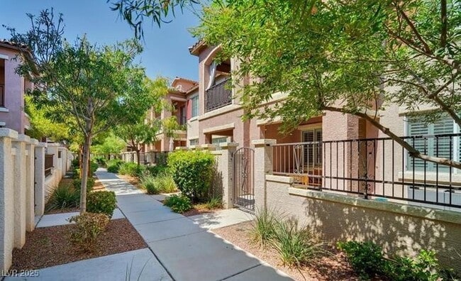 1525 Spiced Wine Ave in Henderson, NV - Building Photo - Building Photo