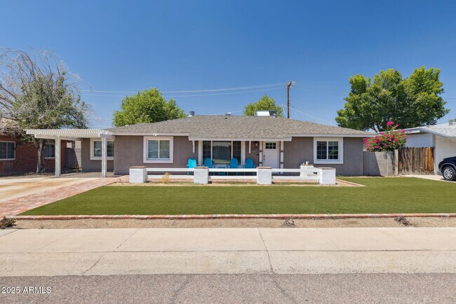 property at 3744 E Amelia Ave