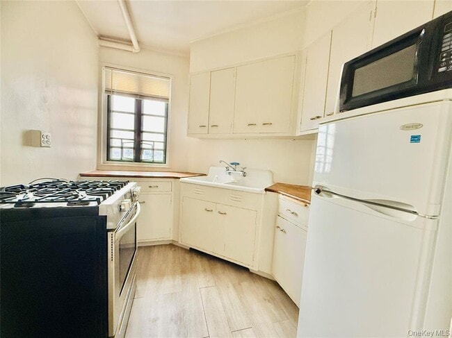 property at 1410 Wood Rd