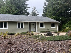 810 SW Skyline Terrace in Waldport, OR - Building Photo - Building Photo