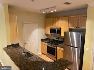 9486 Virginia Center Blvd in Vienna, VA - Building Photo