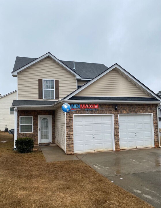 7297 Mountain Laurel Way in Stockbridge, GA - Foto de edificio