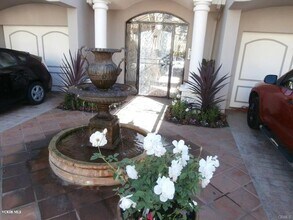 Tuscany in North Hollywood, CA - Foto de edificio - Building Photo