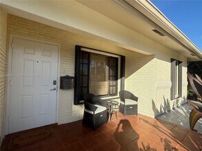 1721 NE 48th Ct in Oakland Park, FL - Building Photo - Building Photo