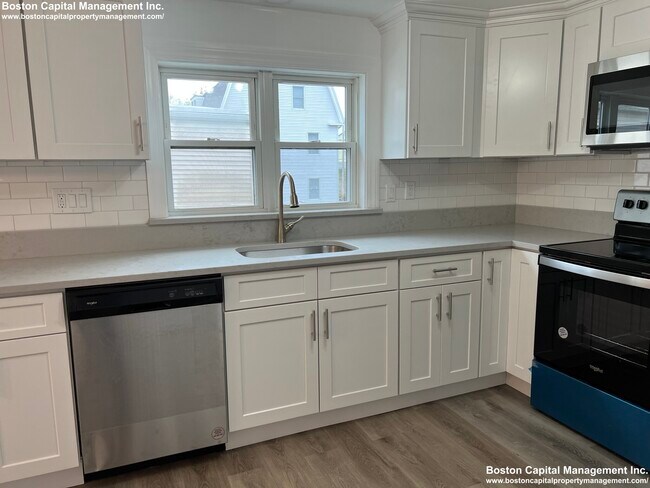 67 Cedar St, Unit #2 in Malden, MA - Building Photo - Building Photo