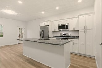 45 Windsor Rd in Cranston, RI - Building Photo - Building Photo