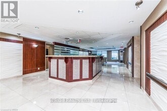 135 Hillcrest Ave in Mississauga, ON - Building Photo - Building Photo