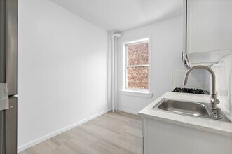 137 Kensington Ave in Jersey City, NJ - Building Photo - Building Photo