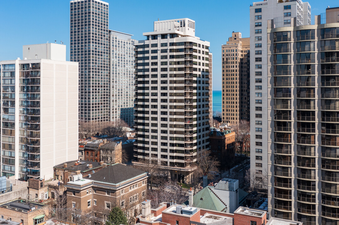 The Warwick in Chicago, IL - Foto de edificio